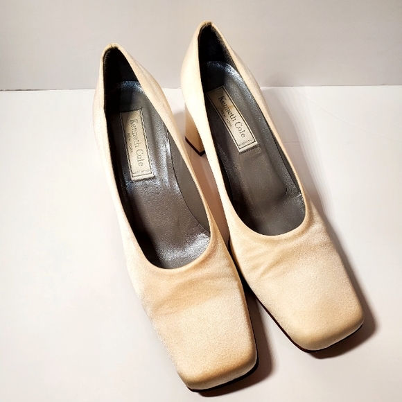 KENNETH COLE Heels Pumps - Picture 2 of 16